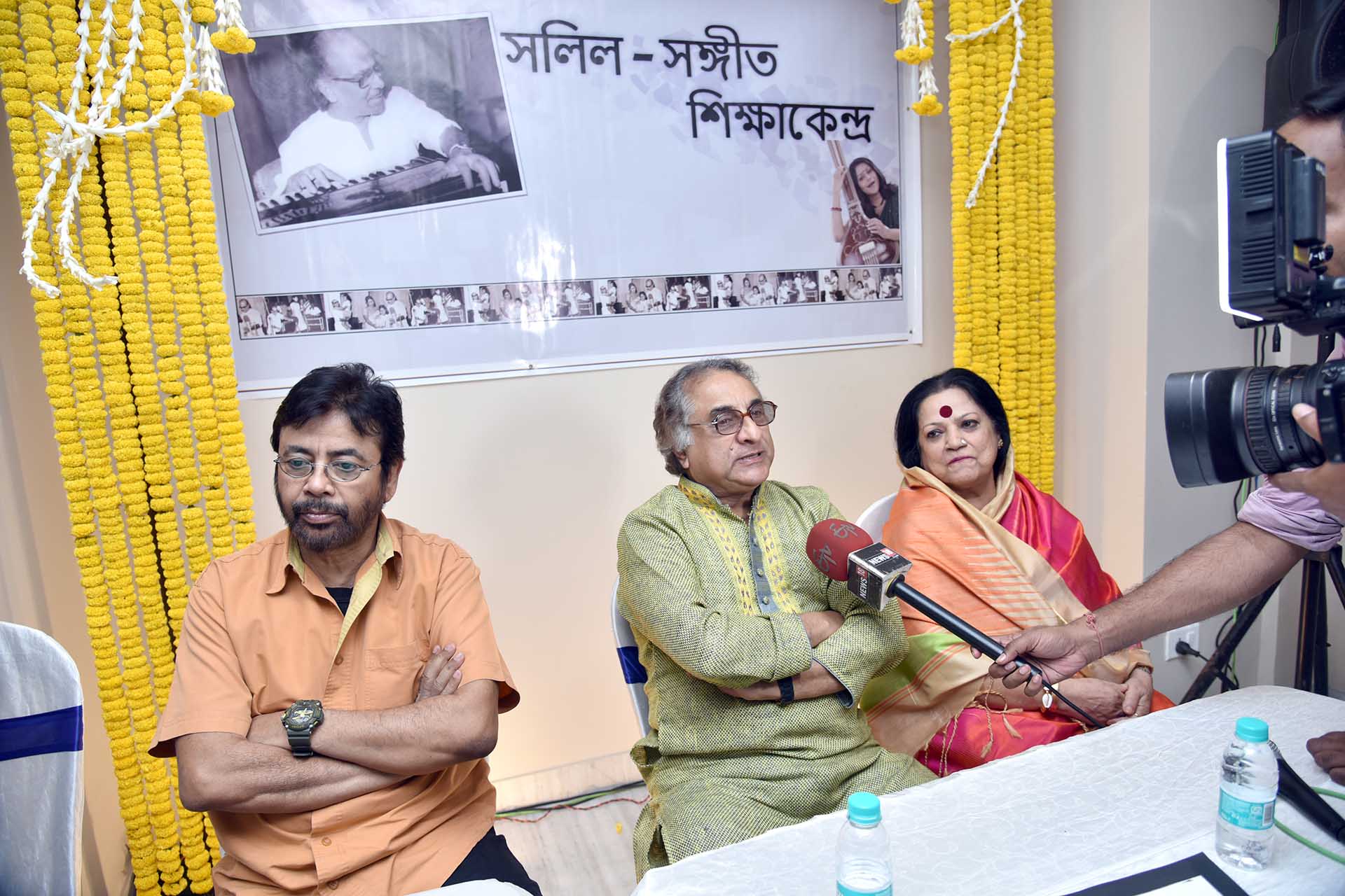 Guests Smt Haimanti Shukla, Sri Kalyan Sen Barat & Sri Swapan Basu